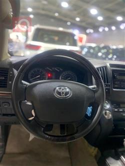 تۆیۆتا لاند کروزەر